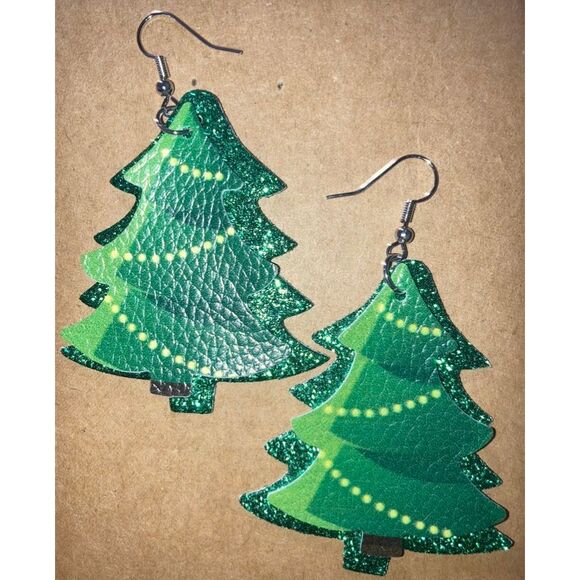 ☀️3/$12☀️ Green Layered Christmas Tree Earring - Picture 2 of 5